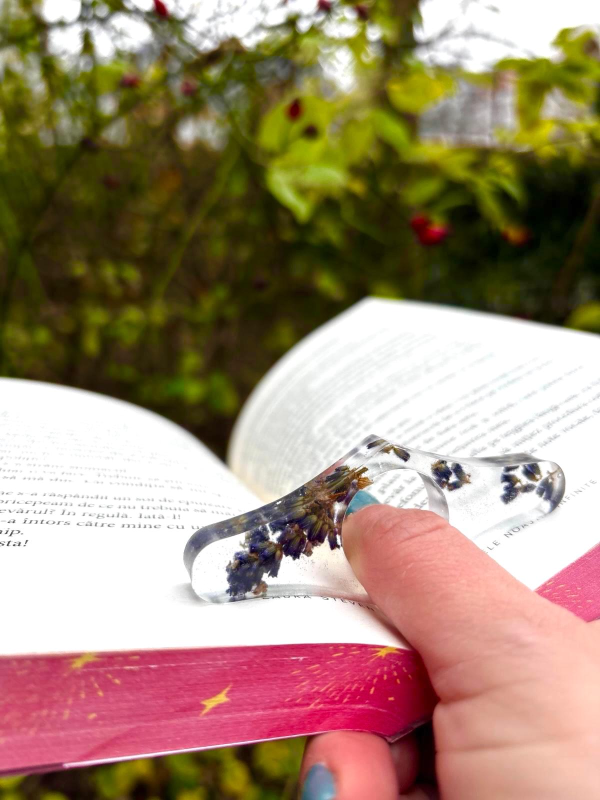 Tear Drop Page Spreader